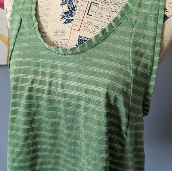 ZYIA Green Nimbus split back tank - Picture 2 of 6